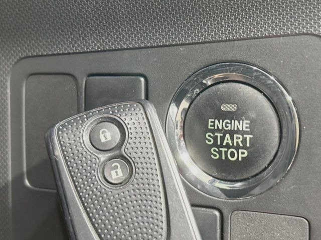 �y�L�[�t���[�V�X�e���z�J�o����|�P�b�g�ɓ��ꂽ�܂܂ł��h�A�̎{���E�������\�ȃX�}�[�g�L�[�𑕔��B�G���W���̃I���E�I�t�����J�M�����o���K�v����������Ƃ��Ă��֗��ł���