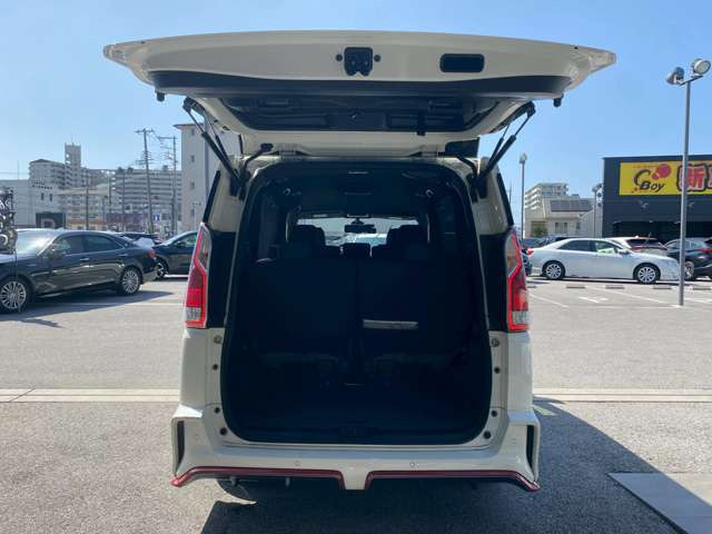 彦根インターからお車で3分とアクセス便利!近くには有名観光地の彦根城もありますので、観光と合わせてのご来店も良いですね♪活気溢れる自慢のスタッフがお客様のご来店をお待ちしております!