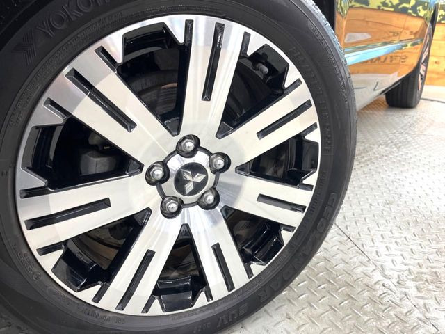 �y����18�C���`�A���~�z�C�[���z�O�ςɃ}�b�`���������A���~�z�C�[���𑕒����Ă���܂��B�e��ЊO�A���~�z�C�[����A�X�^�b�h���X�^�C�����戵�����Ă���܂��B���񂲑��k����������