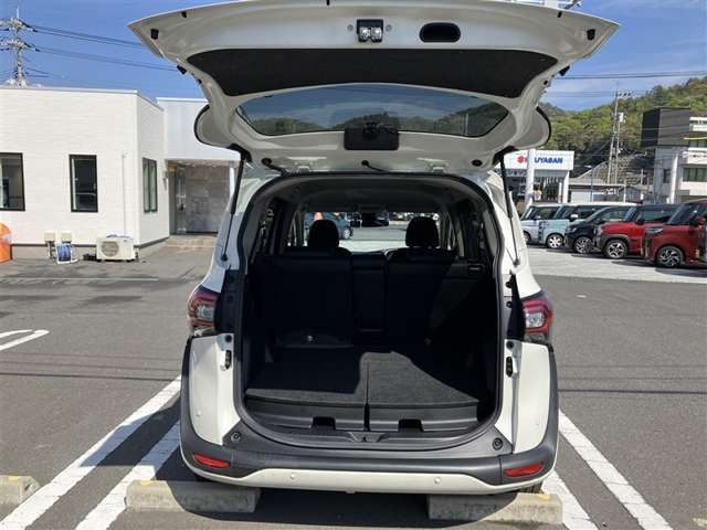 シエンタ1.5 ファンベース G クエロ