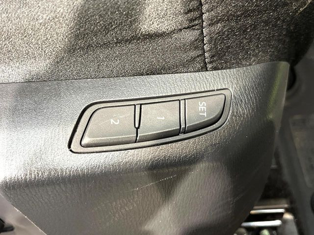【メモリー機能付きパワーシート】ドライバーごとに設定したシート位置を記憶して、ボタン一つで切り替えできる便利な機能!運転する方が複数名いらっしゃるご家庭におすすめです♪