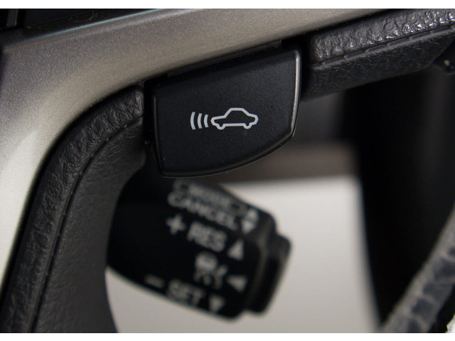 �Փˉ���x���^�v���N���b�V���Z�[�t�e�B�V�X�e�� �O���ɏo��������Q���ɑ΂��x��𔭂��A�h���C�o�[�Ɍx���B�����Ƀu���[�L�A�V�X�g�ɂ��Փˉ���Ƒ��x���y�����܂��B