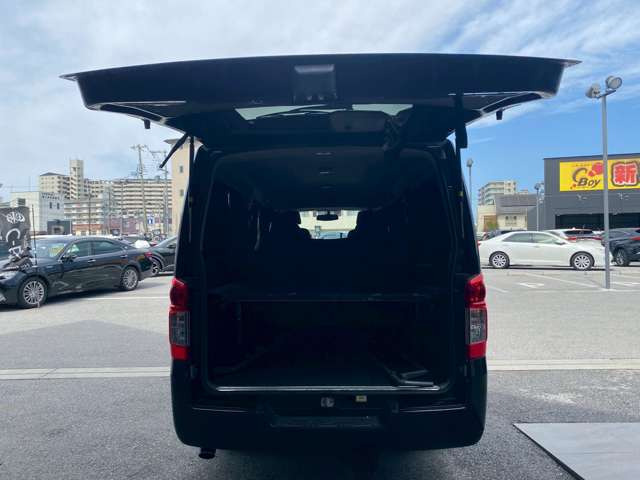 彦根インターからお車で3分とアクセス便利!近くには有名観光地の彦根城もありますので、観光と合わせてのご来店も良いですね♪活気溢れる自慢のスタッフがお客様のご来店をお待ちしております!