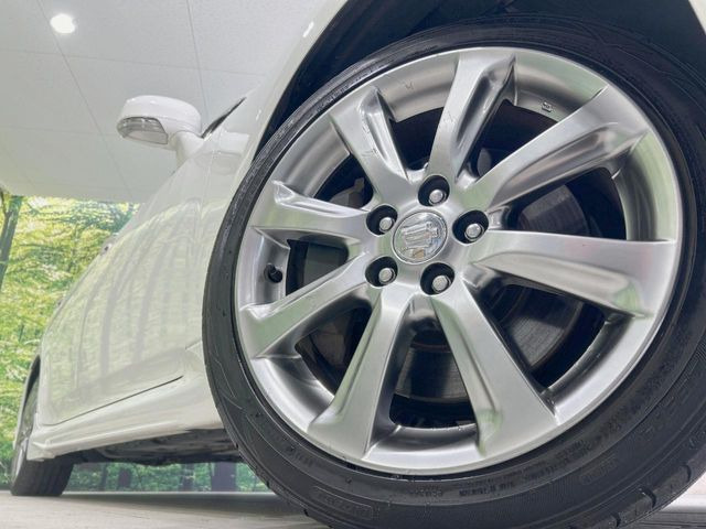 �y����18�C���`�A���~�z�C�[���z�O�ςɃ}�b�`���������A���~�z�C�[���𑕒����Ă���܂��B�e��ЊO�A���~�z�C�[����A�X�^�b�h���X�^�C�����戵�����Ă���܂��B���񂲑��k����������