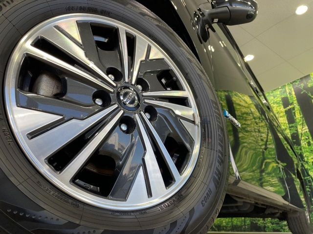 �y����15�C���`�A���~�z�C�[���z�O�ςɃ}�b�`���������A���~�z�C�[���𑕒����Ă���܂��B�e��ЊO�A���~�z�C�[����A�X�^�b�h���X�^�C�����戵�����Ă���܂��B���񂲑��k����������