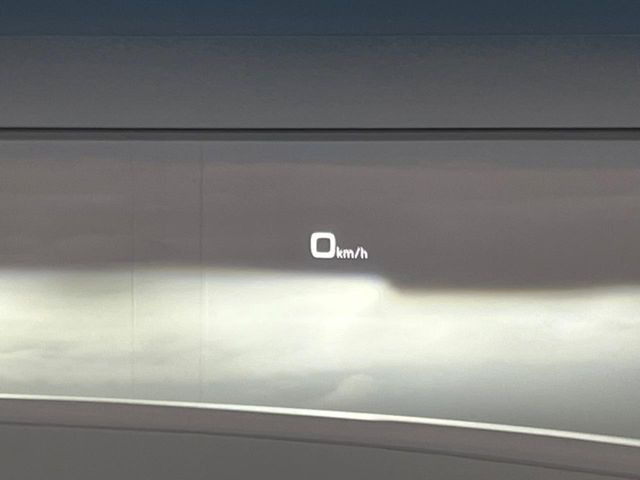 ���w�b�h�A�b�v�f�B�X�v���C:���݂̑��x�⑖�s�����f�W�^���\���ŉ^�]�ȑO���̃K���X�ɓ��e!�^�]���A���������炳���K�v�ȏ����m�F�ł���̂łƂ��Ă��֗��ň��S!