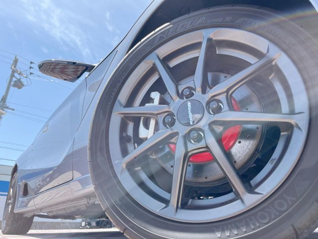 �y����16�C���`�A���~�z�C�[���z�O�ςɃ}�b�`���������A���~�z�C�[���𑕒����Ă���܂��B�e��ЊO�A���~�z�C�[����A�X�^�b�h���X�^�C�����戵�����Ă���܂��B���񂲑��k����������