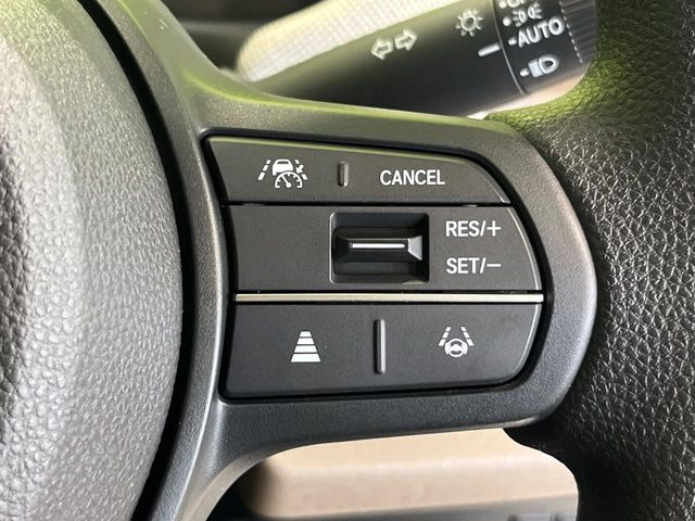 【アダプティブクルーズコントロール】高速道路での長距離走行が楽に!!自動で速度を保つクルーズコントロールが、衝突軽減システムと連携し、前方の車両を感知して車間を保つように速度調節してくれます!!