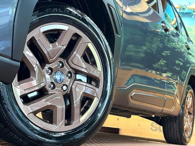 �y����18�C���`�A���~�z�C�[���z�O�ςɃ}�b�`���������A���~�z�C�[���𑕒����Ă���܂��B�e��ЊO�A���~�z�C�[����A�X�^�b�h���X�^�C�����戵�����Ă���܂��B���񂲑��k����������