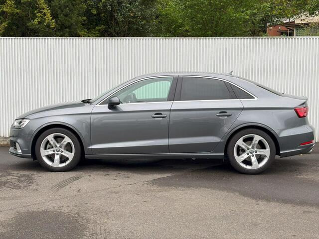 A3セダン2.0 TFSI クワトロ スポーツ 4WD