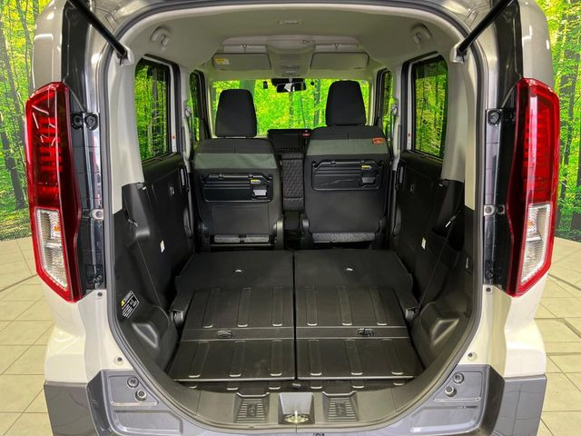 ���i�̂���������ʋ΁A���}���ɏ\���ȉ׎��X�y�[�X���m�ۂ��Ă���܂��B�Z�J���h�V�[�g��|���ƁA�傫�ȉו��̐ύڂ��\�ł���