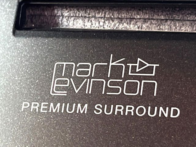 �y�}�[�N���r���\���T�E���h�V�X�e���z���[�J�[�I�v�V�����̍��i�ʃT�E���h�V�X�e���𓋍ځB��p�̃`���[�j���O���{���ꂽ�召�l�X�ȃX�s�[�J�[����ǎ��ȃT�E���h���t�ł��A�Տꊴ���ӂ�鉹����Ԃ����o���܂��B