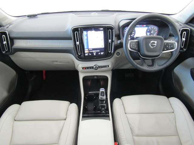 XC40B4 AWD インスクリプション 4WD