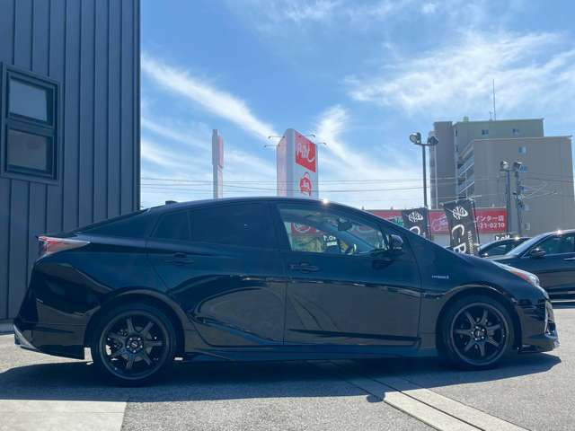 特殊なお車の制作や販売も可能です!(キッチンカーや積載車、ダンプカーやレプリカ車、バスなどなど)流行りのSUVは勿論、EV(電気自動車)やハイブリッド(PHEV含む)も納車実績がございます!何でもご相談を!