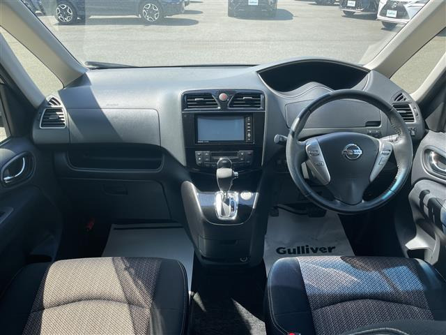 セレナ2.0 ハイウェイスター Vセレクション+Safety II 4WD