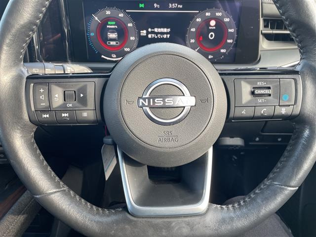 ノートオーラ1.2 G FOUR レザーエディション 4WD