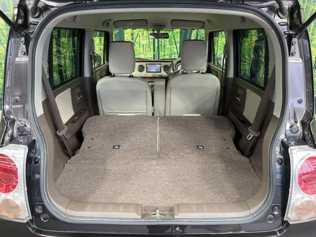 ���i�̂���������ʋ΁A���}���ɏ\���ȉ׎��X�y�[�X���m�ۂ��Ă���܂��B�Z�J���h�V�[�g��|���ƁA�傫�ȉו��̐ύڂ��\�ł���