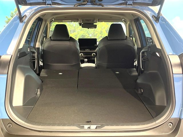 ���i�̂���������ʋ΁A���}���ɏ\���ȉ׎��X�y�[�X���m�ۂ��Ă���܂��B�Z�J���h�V�[�g��|���ƁA�傫�ȉו��̐ύڂ��\�ł���