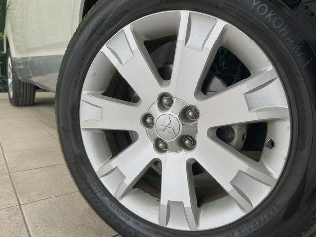 �y����18�C���`�A���~�z�C�[���z�O�ςɃ}�b�`���������A���~�z�C�[���𑕒����Ă���܂��B�e��ЊO�A���~�z�C�[����A�X�^�b�h���X�^�C�����戵�����Ă���܂��B���񂲑��k����������
