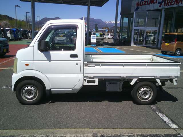 ※こちらの中古車には気になるキズや汚れが有りますが...内装・外装共に現状販売になります!実際に現車を良く見て確認してからお買い上げ下さい!