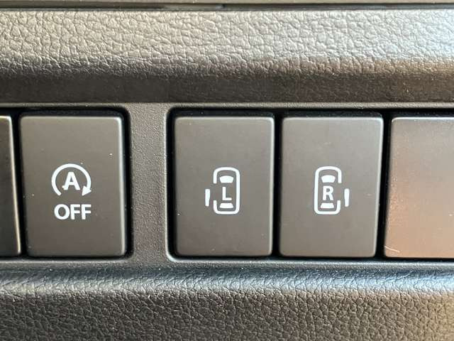 両側電動スライドドアでとっても便利です。