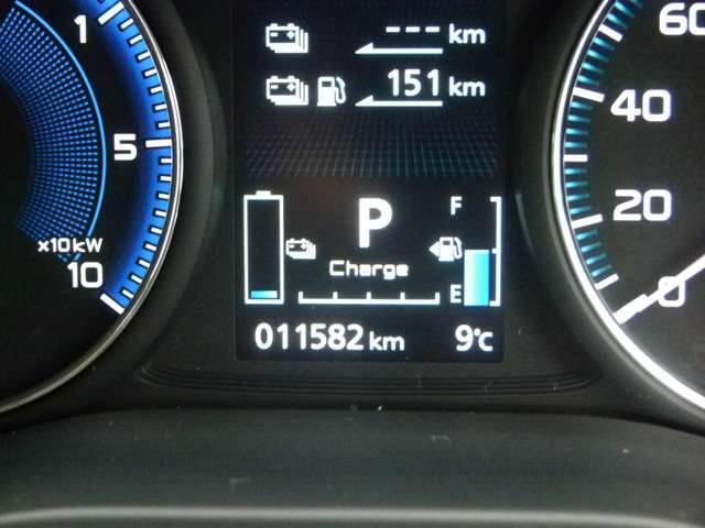 アウトランダーPHEV2.4 G プラスパッケージ 4WD