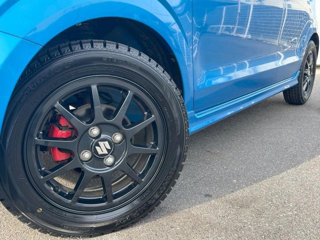 �y����15�C���`�A���~�z�C�[���z�O�ςɃ}�b�`���������A���~�z�C�[���𑕒����Ă���܂��B�e��ЊO�A���~�z�C�[����A�X�^�b�h���X�^�C�����戵�����Ă���܂��B���񂲑��k����������