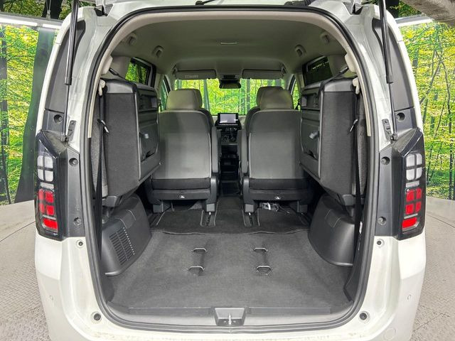 積み下ろしのしやすいデッキにはたっぷりと荷物を積み込んでいただけます。遊びから仕事まで、様々なシーンで頼れます♪