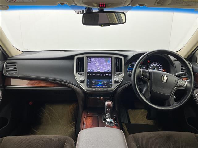 クラウンハイブリッド 2.5 ロイヤルサルーン