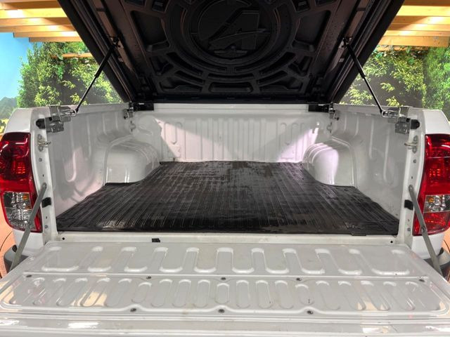 ラゲッジルームは、大容量のスペースを確保。普段のお買い物からレジャーまで、幅広く活躍してくれます!また、リアシートを倒すことでバリエーション豊かにお使いいただけます。