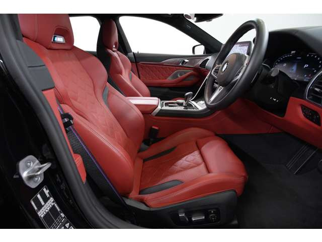 M8グランクーペコンペティション ザ ファイナルエディション ワン オブ エイト 4WD