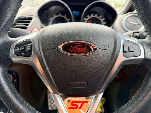 �C�ɂȂ邨�Ԃ�����܂�����E�̓d�b�ԍ����璼�ڂ��X�ɂ��₢���킹���������B�x�����@����ԗ����A��Ԃ܂łȂ�ł������������Ē����܂��B�X�^�b�t�ꓯ���A�����҂����Ă���܂��B