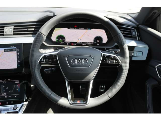 Q8 e-tron55 クワトロ Sライン 4WD