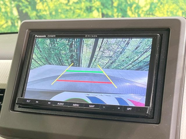 【バックカメラ】駐車時に後方がリアルタイム映像で確認できます。大型商業施設や立体駐車場での駐車時や、夜間のバック時に大活躍!運転スキルに関わらず、今や必須となった装備のひとつです!