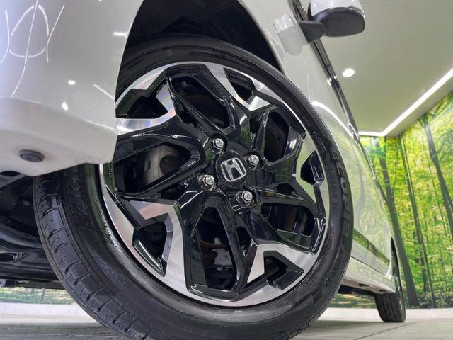 �y����15�C���`�A���~�z�C�[���z�O�ςɃ}�b�`���������A���~�z�C�[���𑕒����Ă���܂��B�e��ЊO�A���~�z�C�[����A�X�^�b�h���X�^�C�����戵�����Ă���܂��B���񂲑��k����������