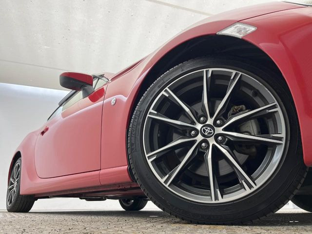 �y����17�Z���`�A���~�z�C�[���z�O�ςɃ}�b�`���������A���~�z�C�[���𑕒����Ă���܂��B�e��ЊO�A���~�z�C�[����A�X�^�b�h���X�^�C�����戵�����Ă���܂��B���񂲑��k����������