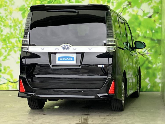 ヴォクシー1.8 ハイブリッド ZS 煌III