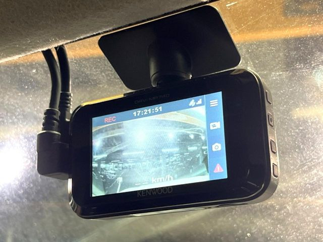 【ドライブレコーダー】安心・安全なカーライフに必須のドライブレコーダーを装備!走行中はもちろん、あおり運転や事故に遭遇した際の状況も映像で記録し、万一のリスクに備えます。