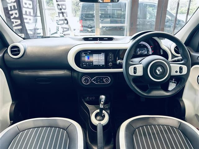 トゥインゴインテンス