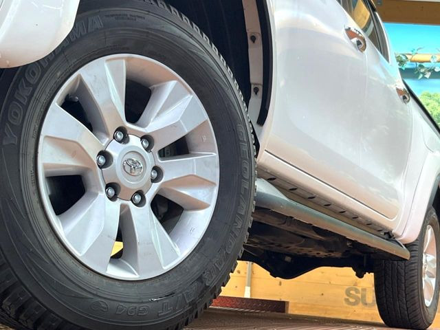 【純正17インチアルミホイール】外観にマッチした純正アルミホイールを装着しております。各種社外アルミホイールや、スタッドレスタイヤも取扱いしております。是非ご相談ください♪