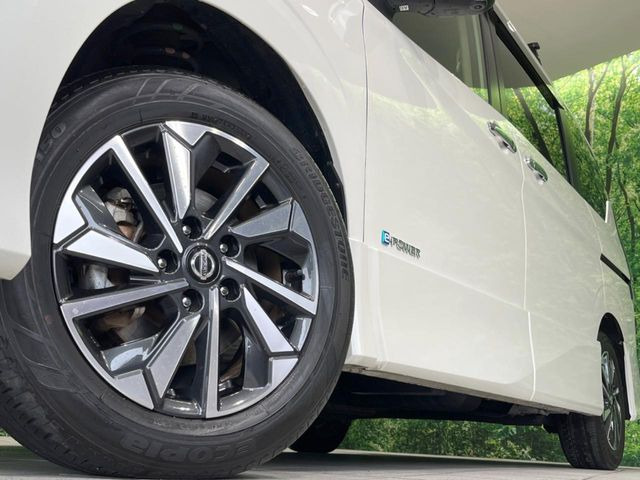 �y����16�C���`�A���~�z�C�[���z�O�ςɃ}�b�`���������A���~�z�C�[���𑕒����Ă���܂��B�e��ЊO�A���~�z�C�[����A�X�^�b�h���X�^�C�����戵�����Ă���܂��B���񂲑��k����������