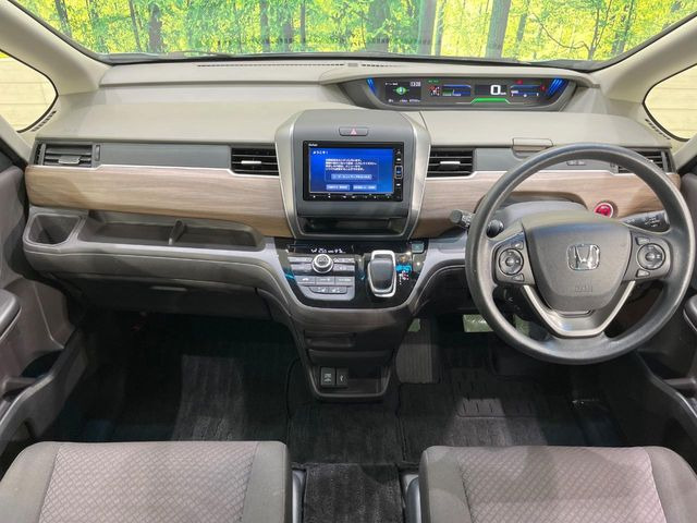 フリードハイブリッド