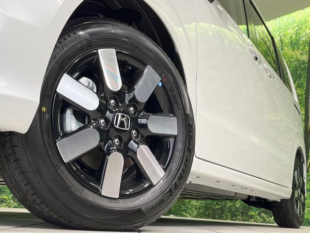 �y����15�C���`�A���~�z�C�[���z�O�ςɃ}�b�`���������A���~�z�C�[���𑕒����Ă���܂��B�e��ЊO�A���~�z�C�[����A�X�^�b�h���X�^�C�����戵�����Ă���܂��B���񂲑��k����������