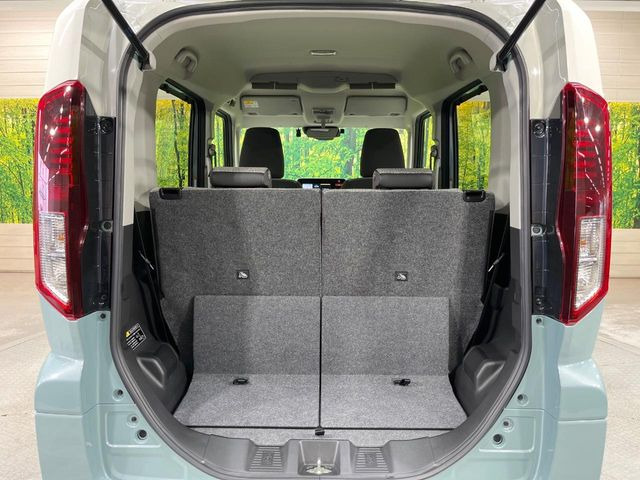 ���i�̂���������ʋ΁A���}���ɏ\���ȉ׎��X�y�[�X���m�ۂ��Ă���܂��B�Z�J���h�V�[�g��|���ƁA�傫�ȉו��̐ύڂ��\�ł���