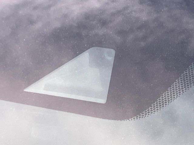 �y�C���e���W�F���g�G�}�[�W�F���V�[�u���[�L�z�t�����g�J�����őO���̎ԗ�����s�҂����m�B�Փ˂������Ȏ��͏Փ˔�Q�y���u���[�L���쓮�A�Փˉ�����T�|�[�g�B�����S�Ƀh���C�u�����y���݂��������܂��B