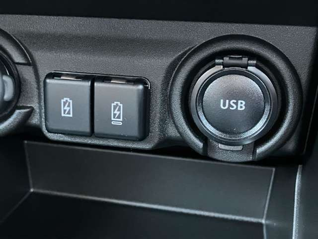 USB接続できます! お持ちの音楽再生機器をつないで、好きな音楽を楽しみながら快適にドライブしてください!