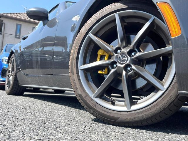 �y����17�C���`�A���~�z�C�[���z�O�ςɃ}�b�`���������A���~�z�C�[���𑕒����Ă���܂��B�e��ЊO�A���~�z�C�[����A�X�^�b�h���X�^�C�����戵�����Ă���܂��B���񂲑��k����������