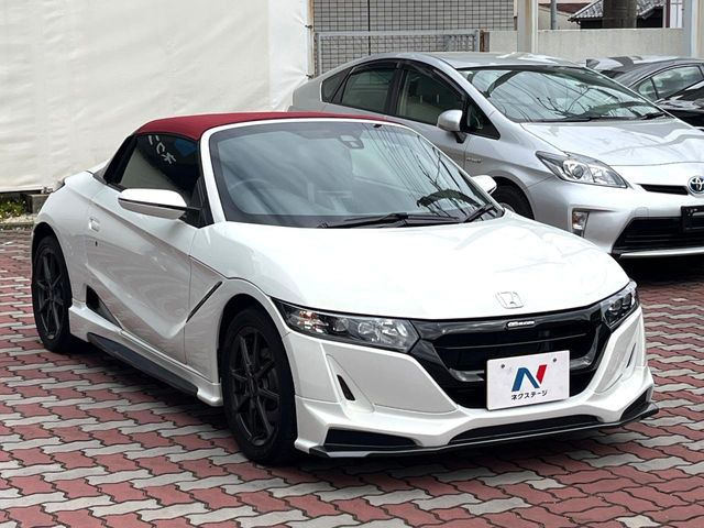 高透明度のガラス皮膜で撥水はもちろん、上質なツヤ・光沢を実現。紫外線や酸性雨から大切な愛車を保護し、色あせ・劣化を防止。「弾スプラッシュコート」、「弾プリミッサコート」からお選びいただけます。