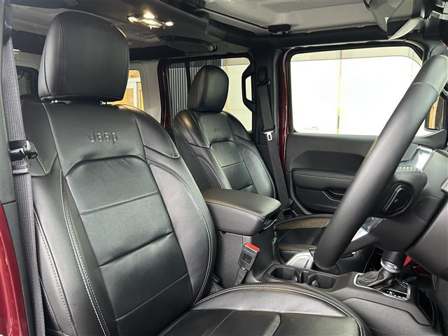 ラングラーアンリミテッド サハラ 4WD