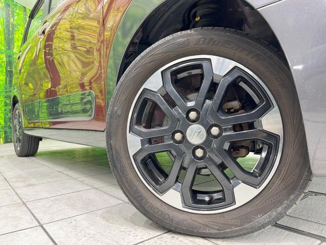 【純正15インチアルミホイール】外観にマッチした純正アルミホイールを装着しております。各種社外アルミホイールや、スタッドレスタイヤも取扱いしております。是非ご相談ください♪